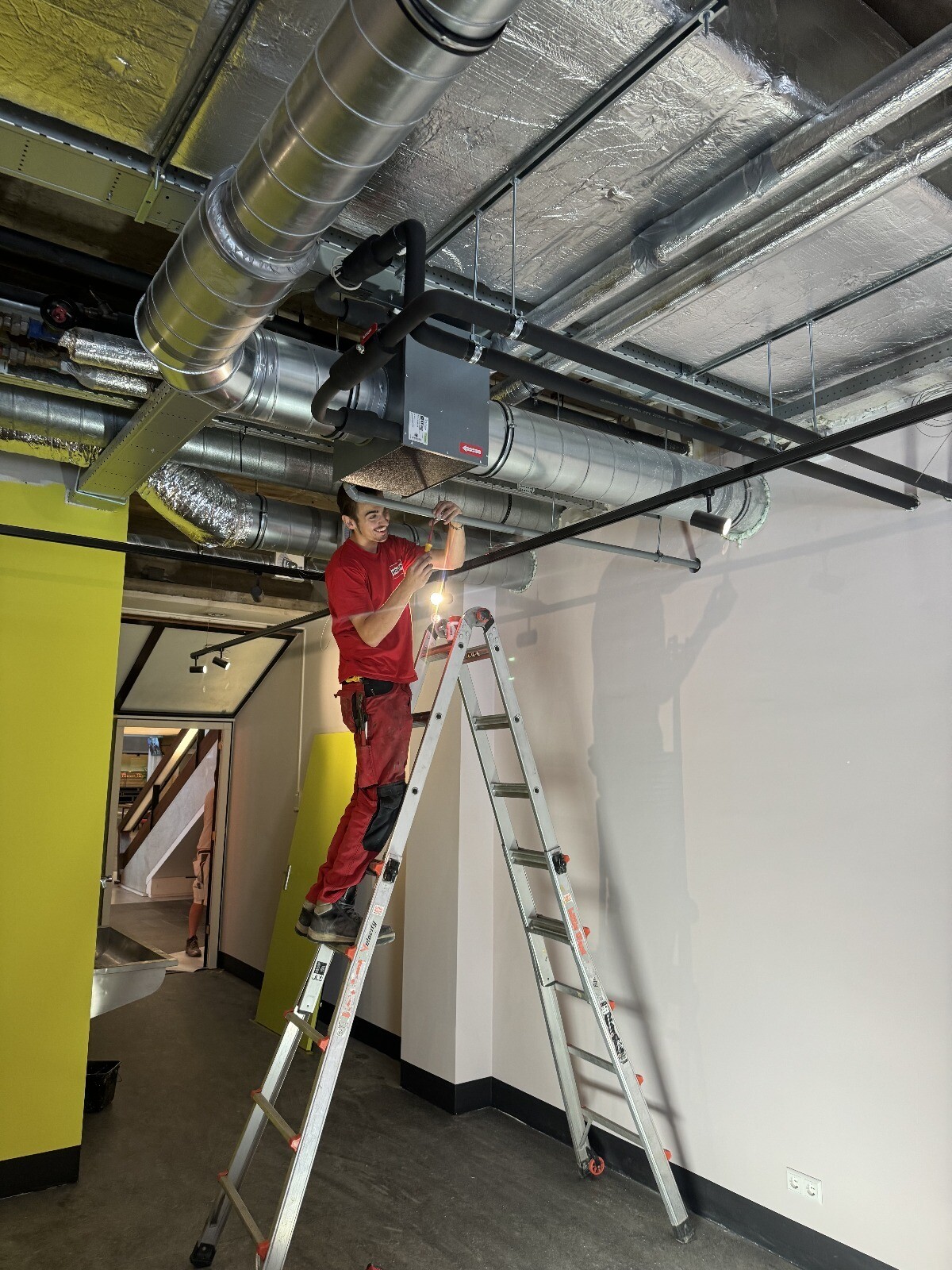 Spindler monteur op trap